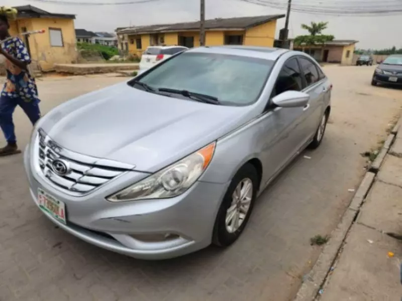 Hyundai Sonata   - 2011