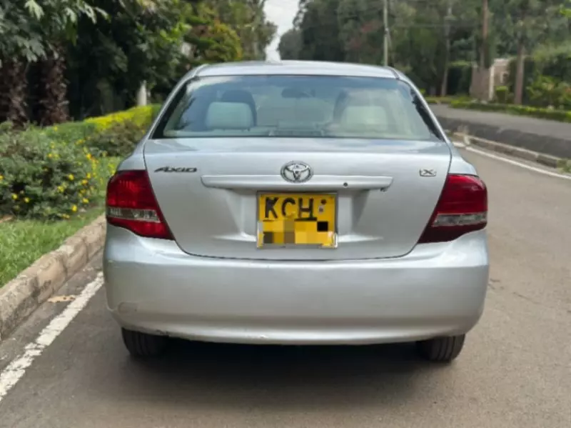 Toyota Axio    - 2010