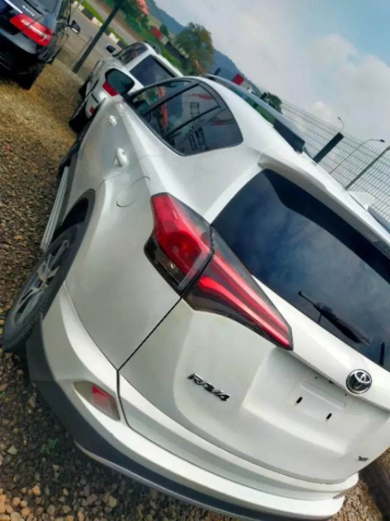 Toyota RAV 4   - 2017