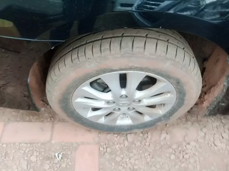 Toyota Noah   - 2012