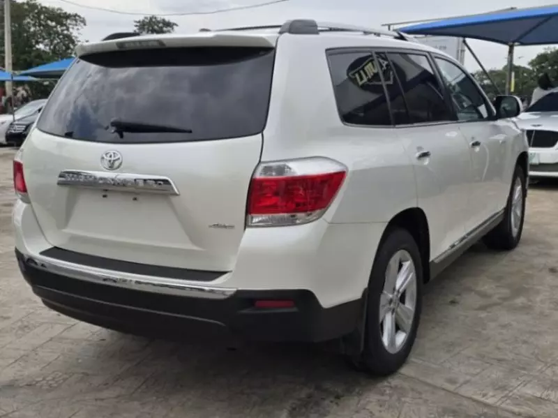 Toyota Highlander   - 2013