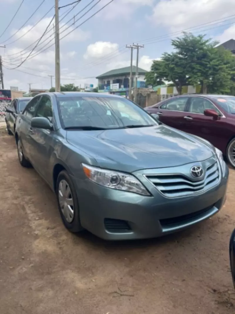 Toyota camry   - 2011