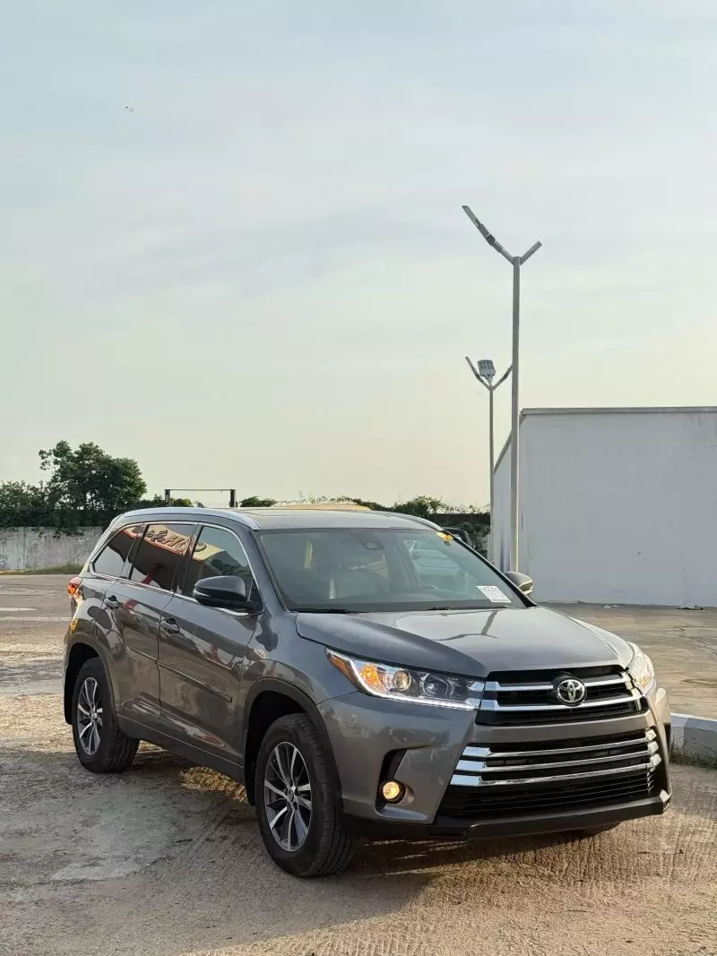Toyota Highlander   - 2017