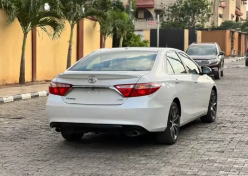 Toyota Camry   - 2015