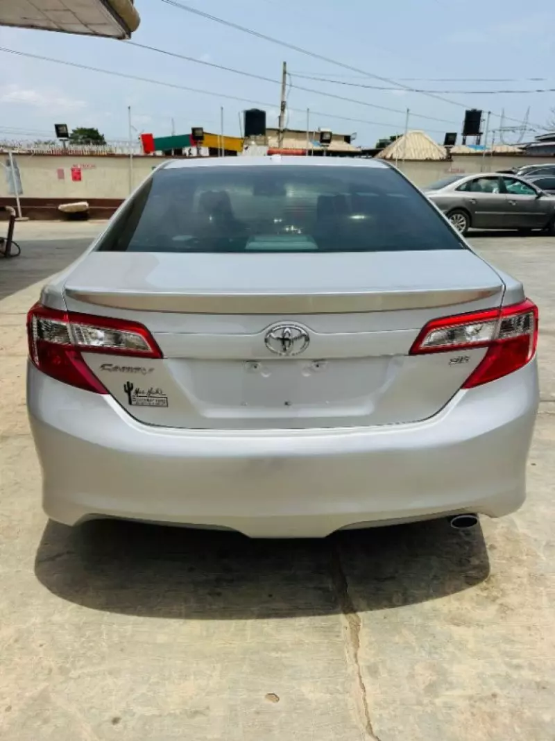 Toyota Camry   - 2012