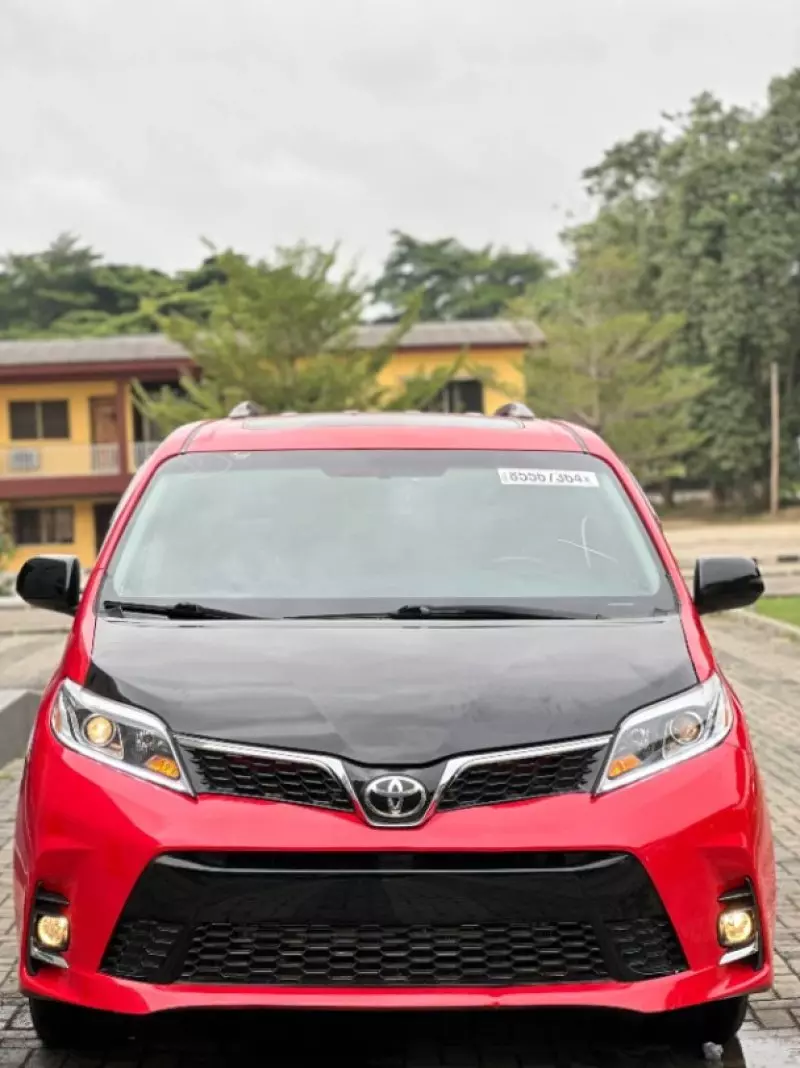 Toyota Sienna - 2015