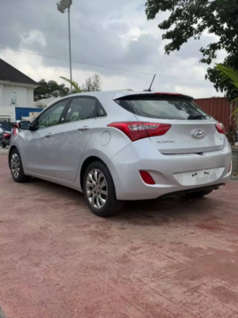 Hyundai Elantra   - 2016