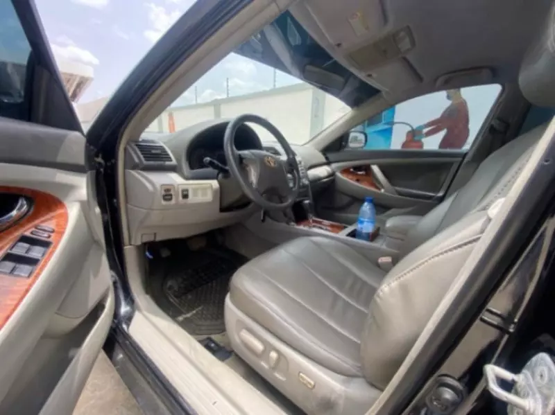 Toyota Camry   - 2010