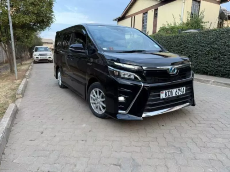 Toyota Voxy    - 2019