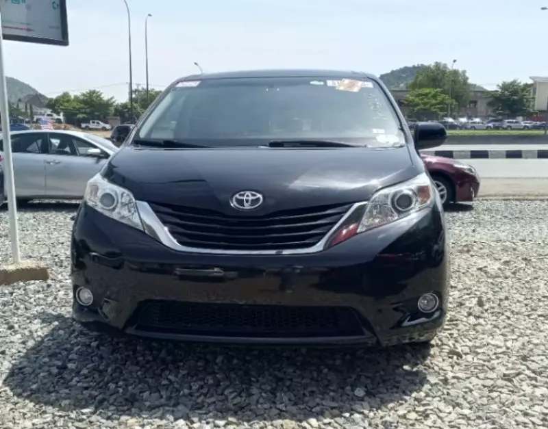 Toyota Sienna   - 2015
