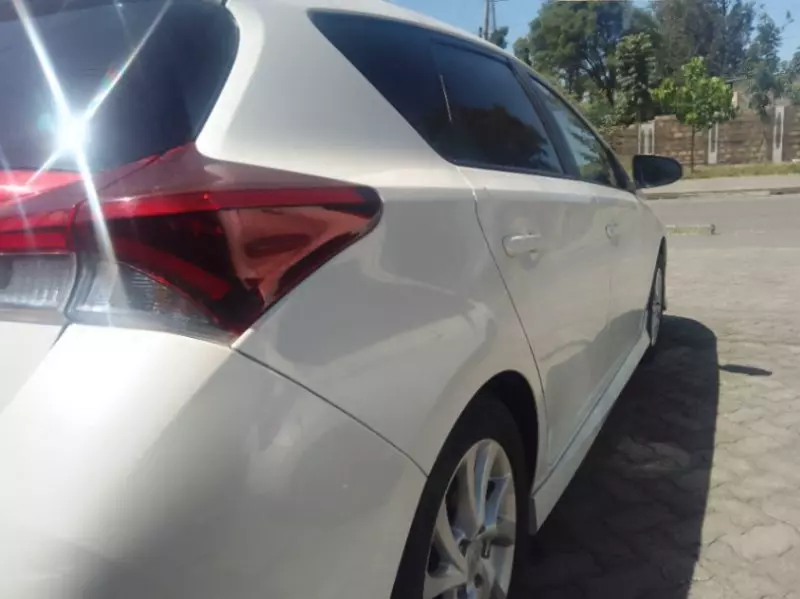Toyota Auris   - 2015