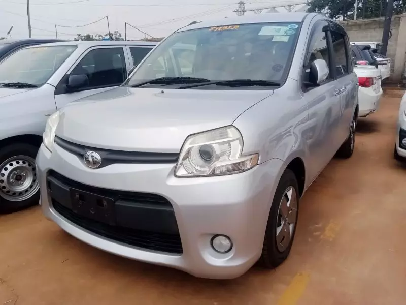 Toyota Sienta