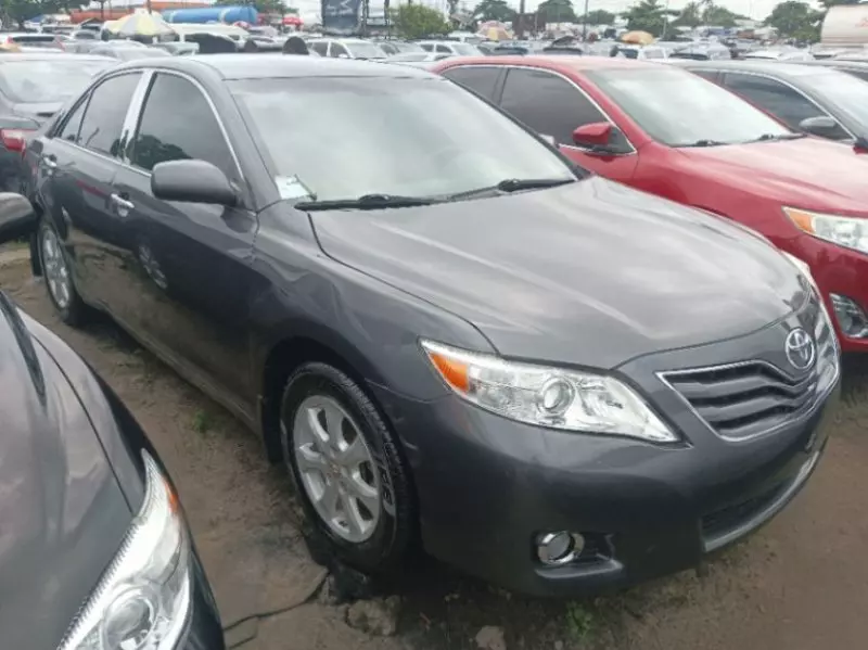 Toyota camry   - 2011