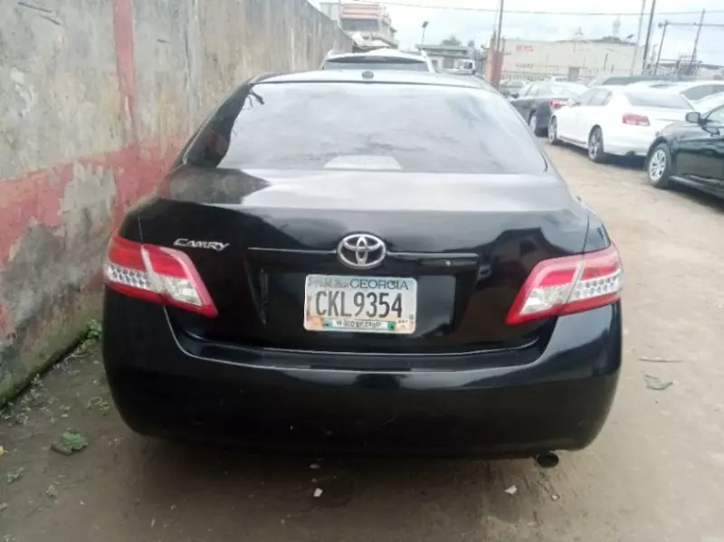 Toyota Camry   - 2011