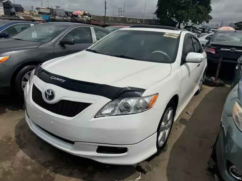 Toyota Camry   - 2009