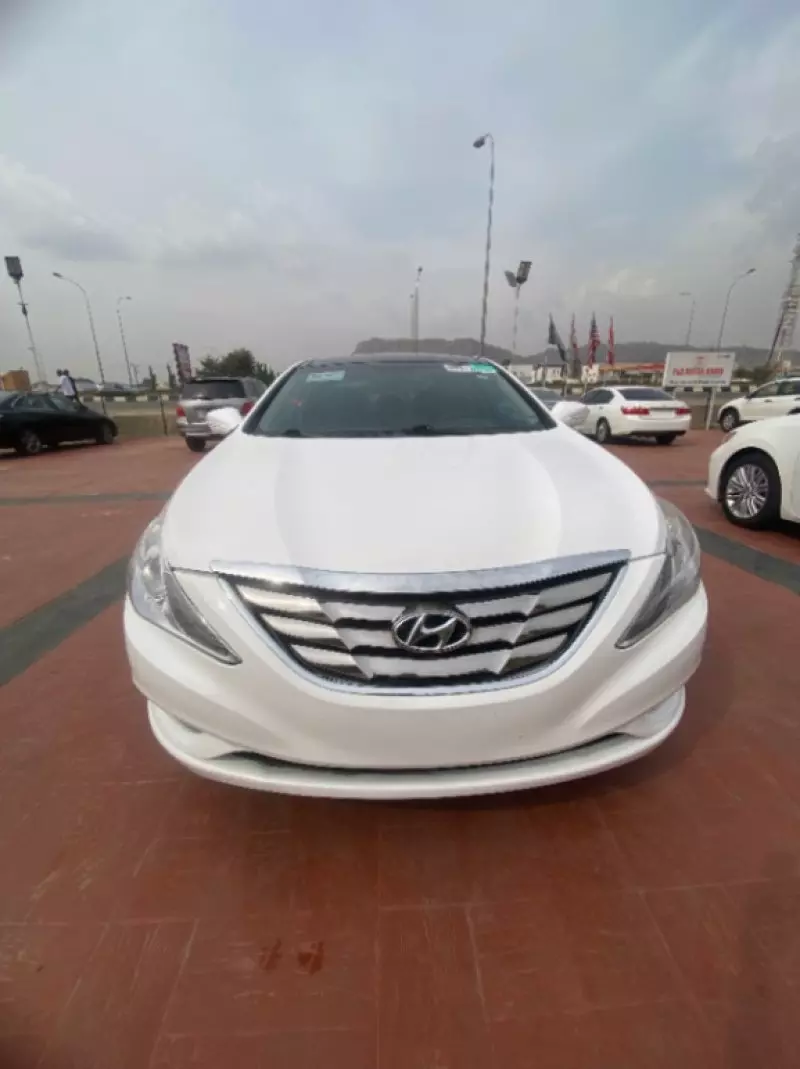 Hyundai Sonata - 2012