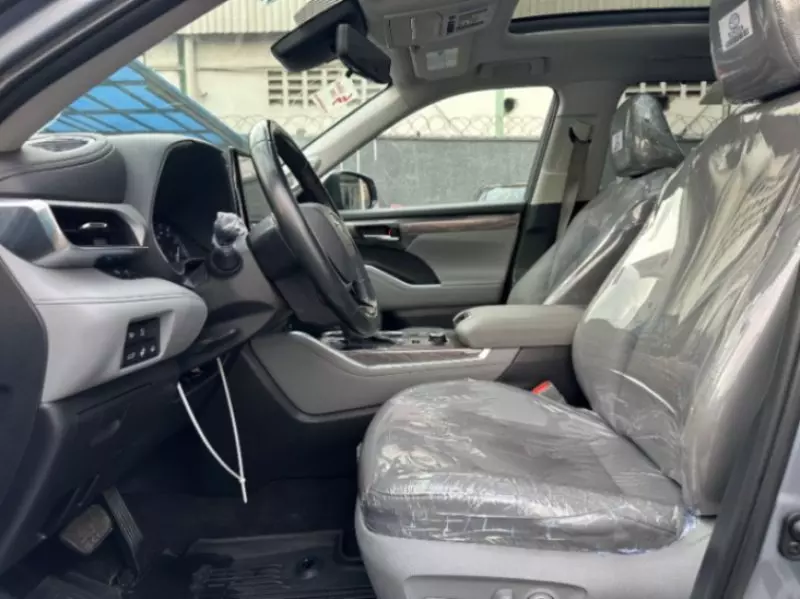 Toyota Highlander   - 2021