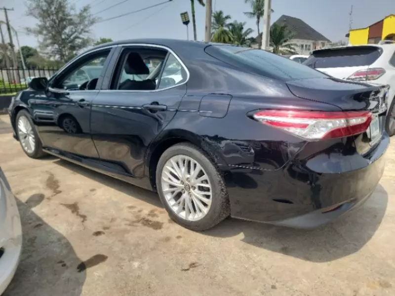 Toyota Camry   - 2018