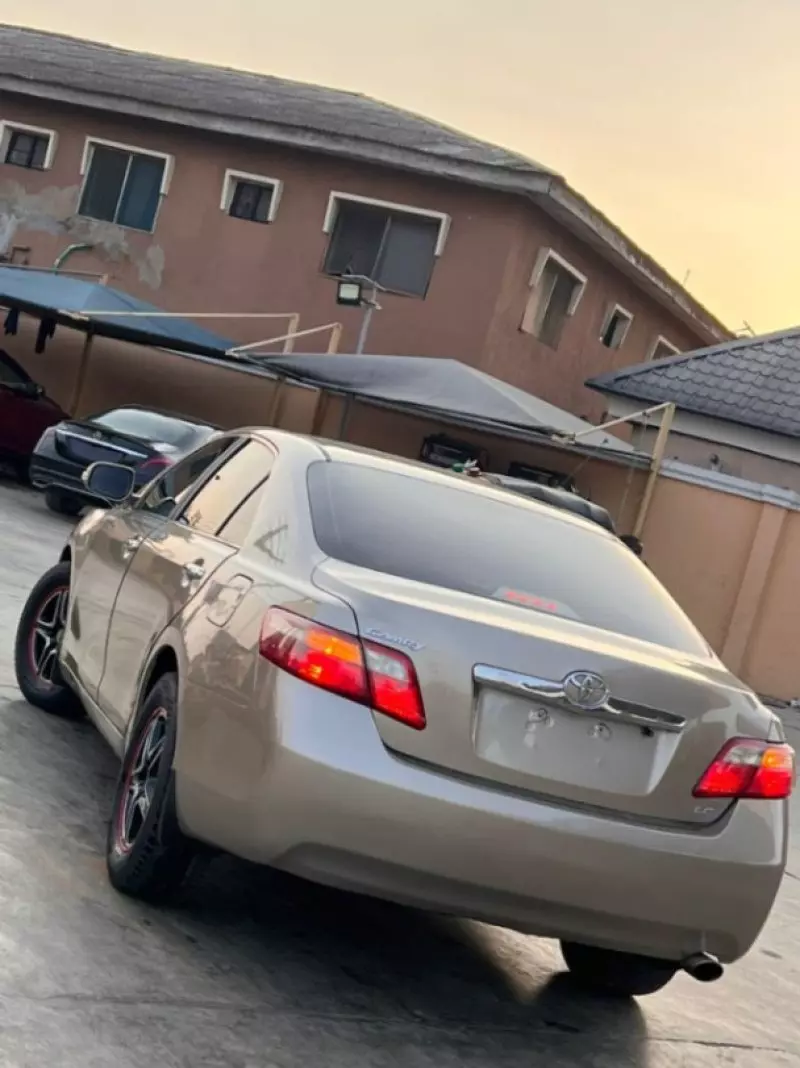 Toyota Camry   - 2009