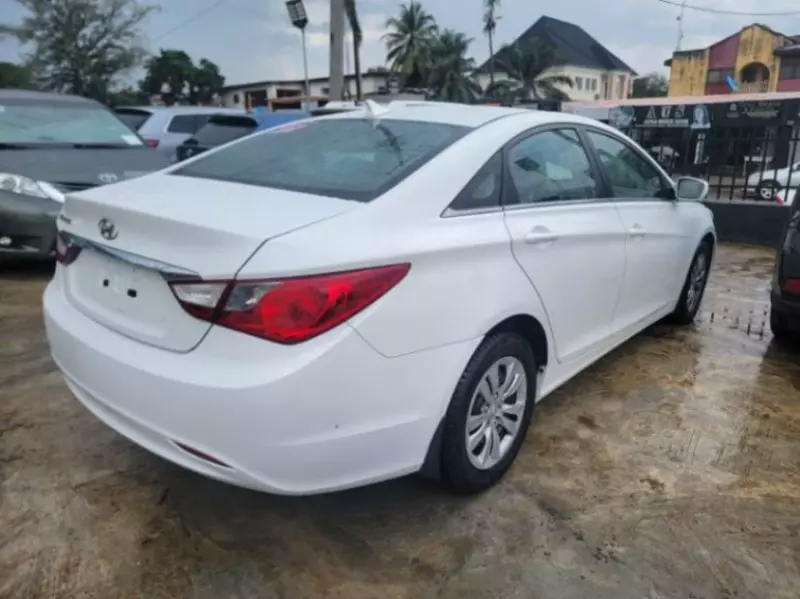 Hyundai Sonata - 2011