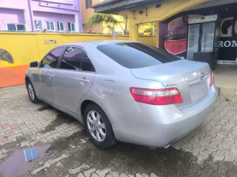 Toyota Camry   - 2009