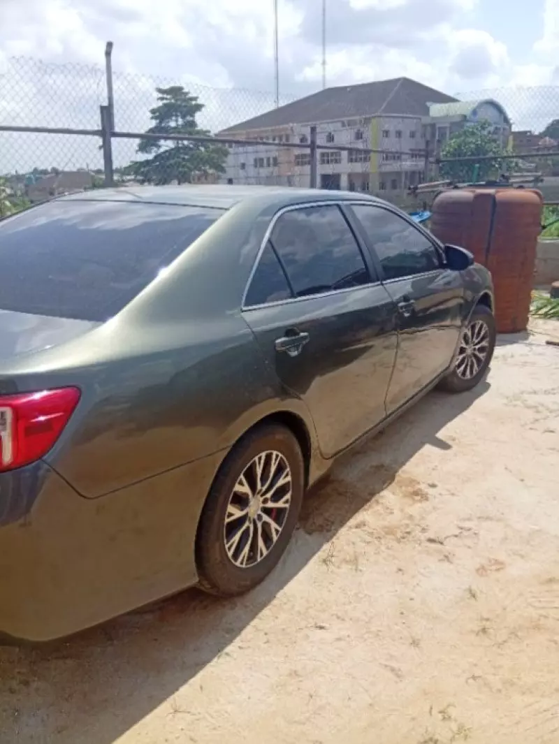 Toyota Camry   - 2012