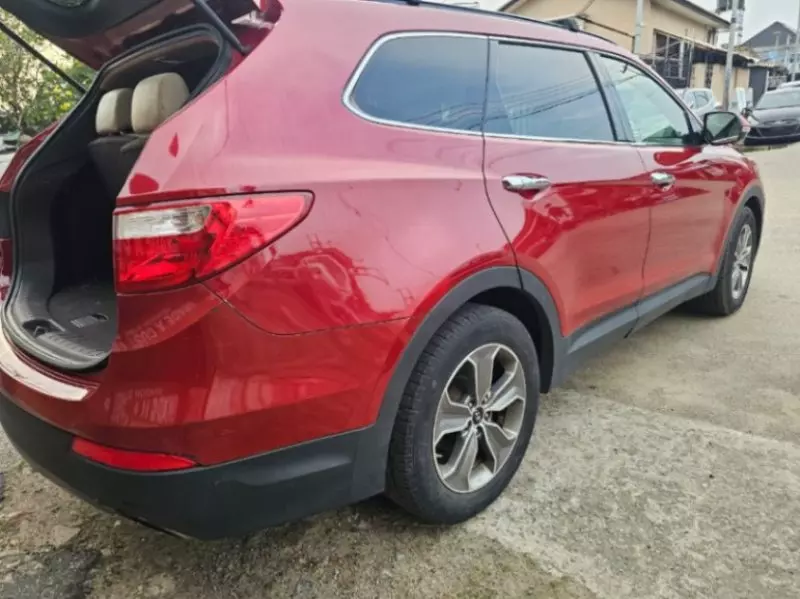 Hyundai Santa Fe   - 2013