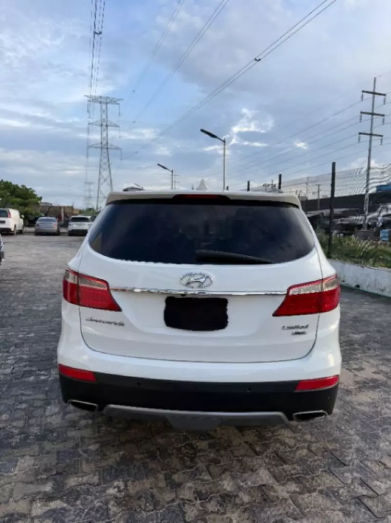 Hyundai Santa Fe   - 2014