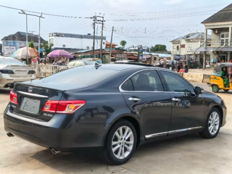 Lexus ES   - 2010