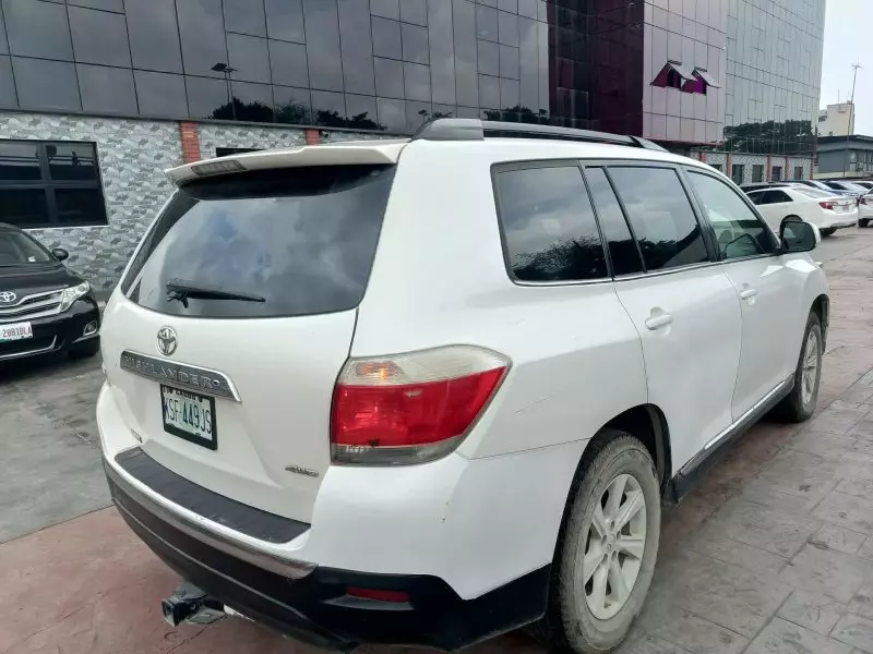 Toyota Highlander   - 2011