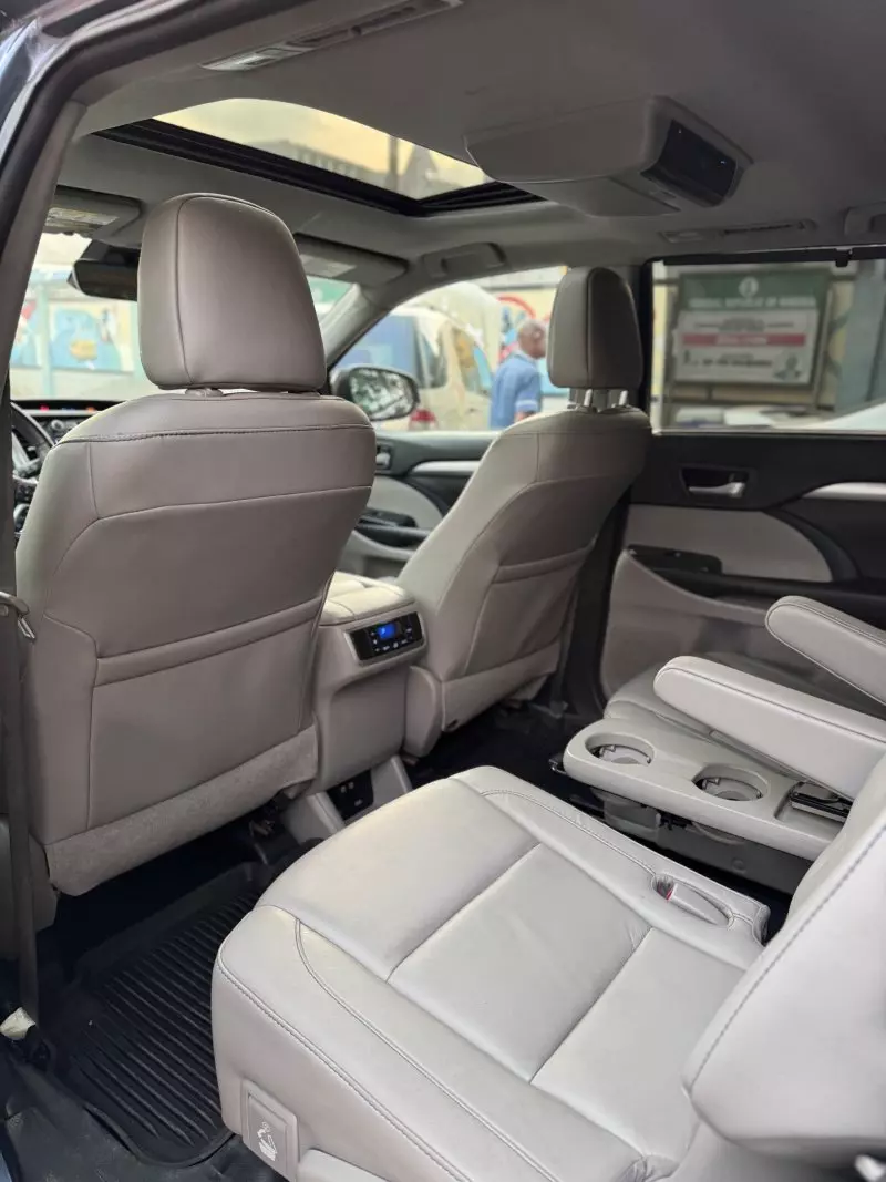 Toyota Highlander   - 2017