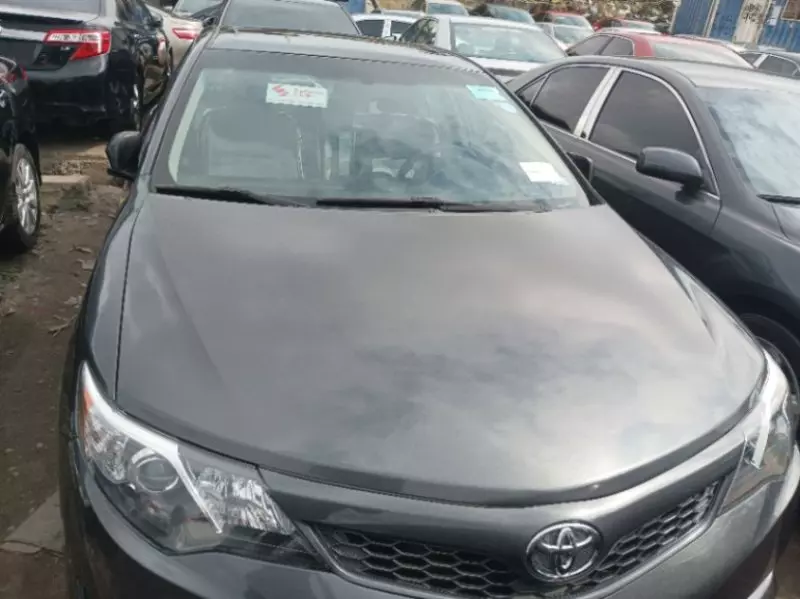 Toyota camry   - 2012