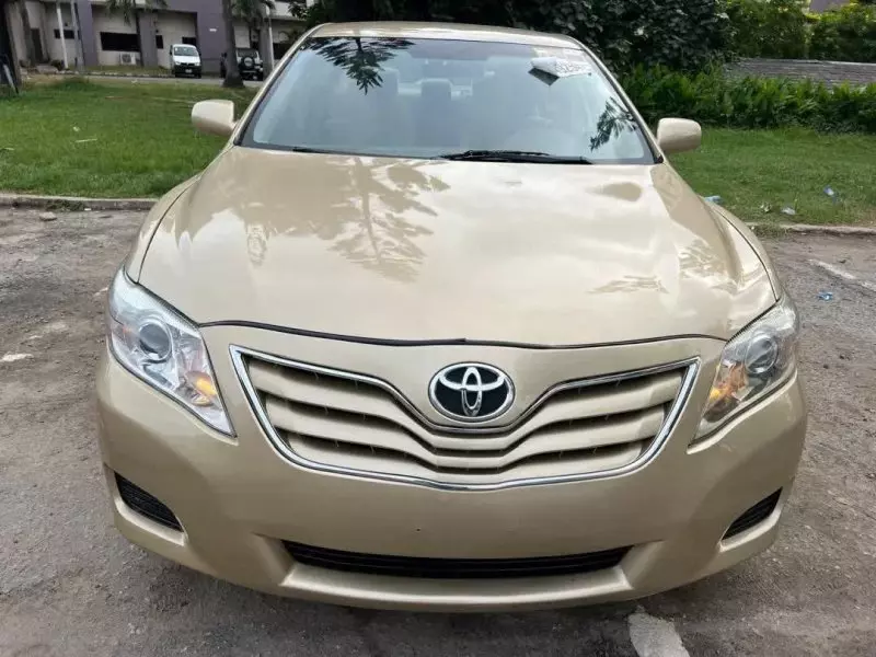 Toyota Camry   - 2011