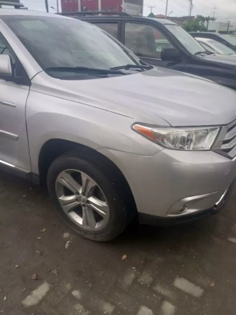 Toyota Highlander   - 2013
