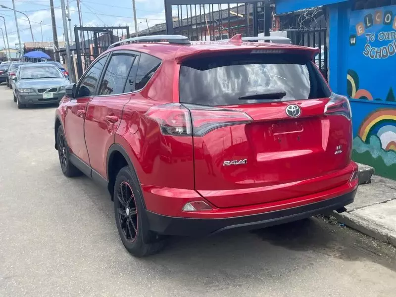 Toyota RAV 4   - 2017