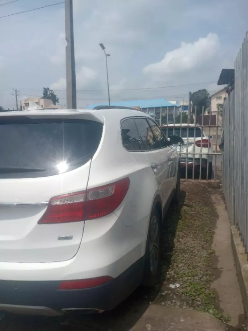 Hyundai Santa Fe   - 2014