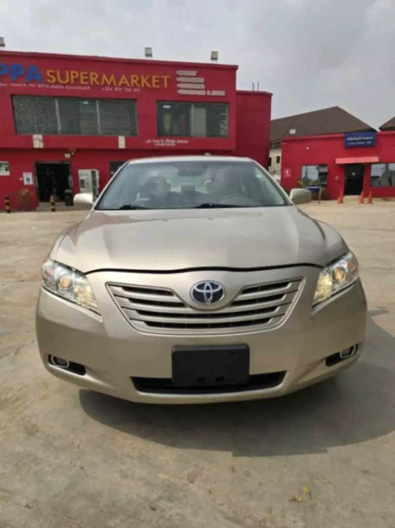 Toyota Camry - 2009
