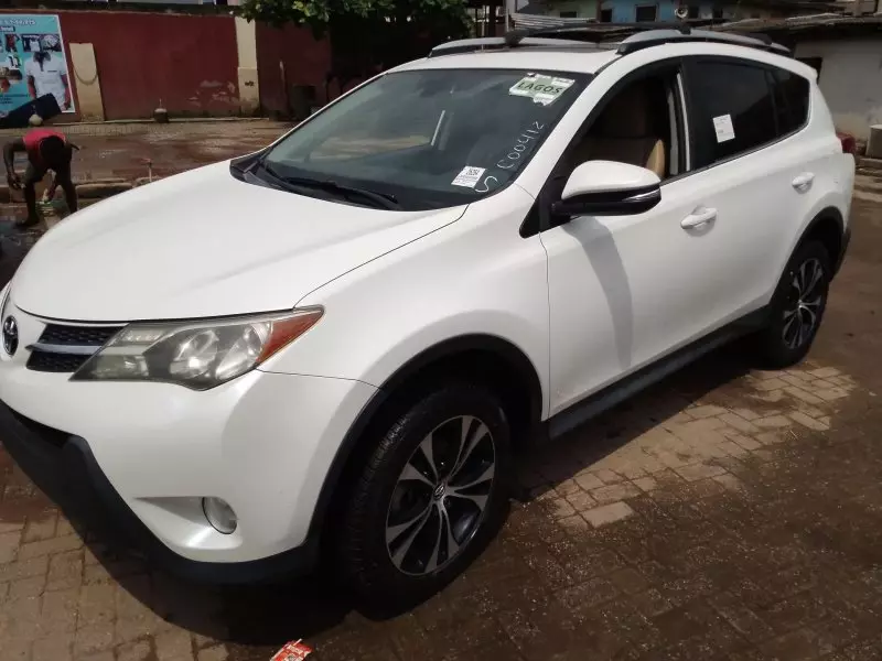 Toyota RAV 4   - 2015