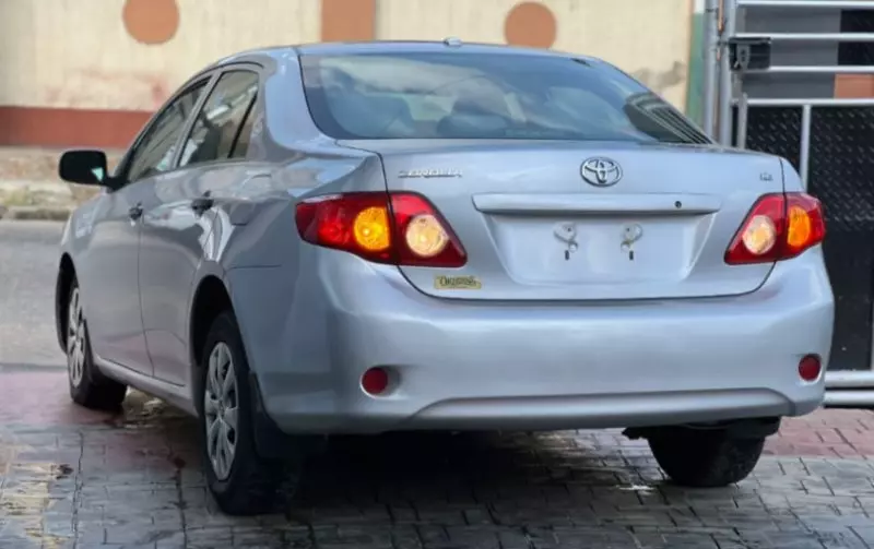 Toyota corolla   - 2010