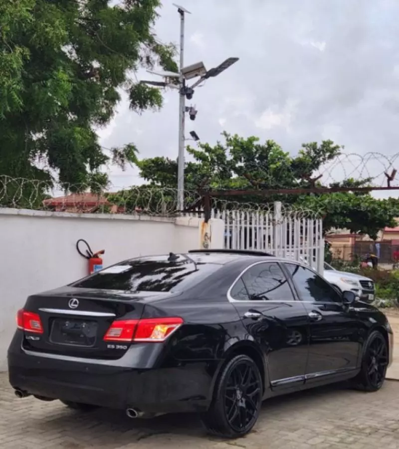 Lexus ES 350   - 2011