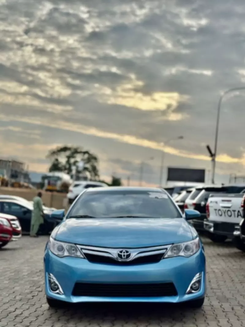 Toyota camry   - 2013