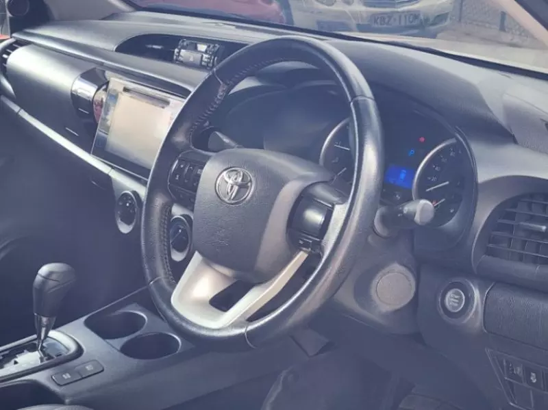 Toyota Hilux    - 2017
