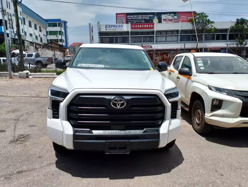 Toyota Tundra   - 2023