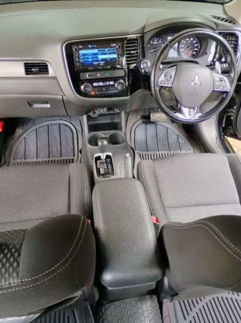 Mitsubishi OUTLANDER   - 2016