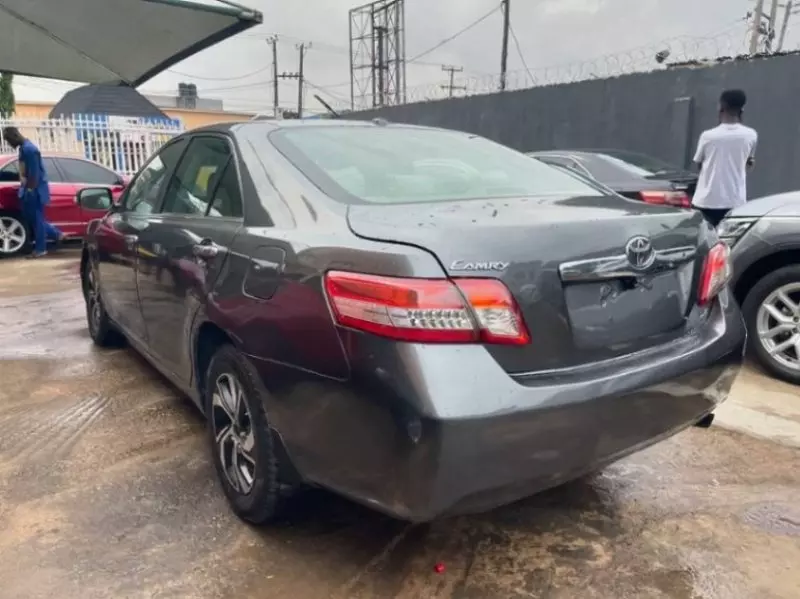 Toyota Camry   - 2010