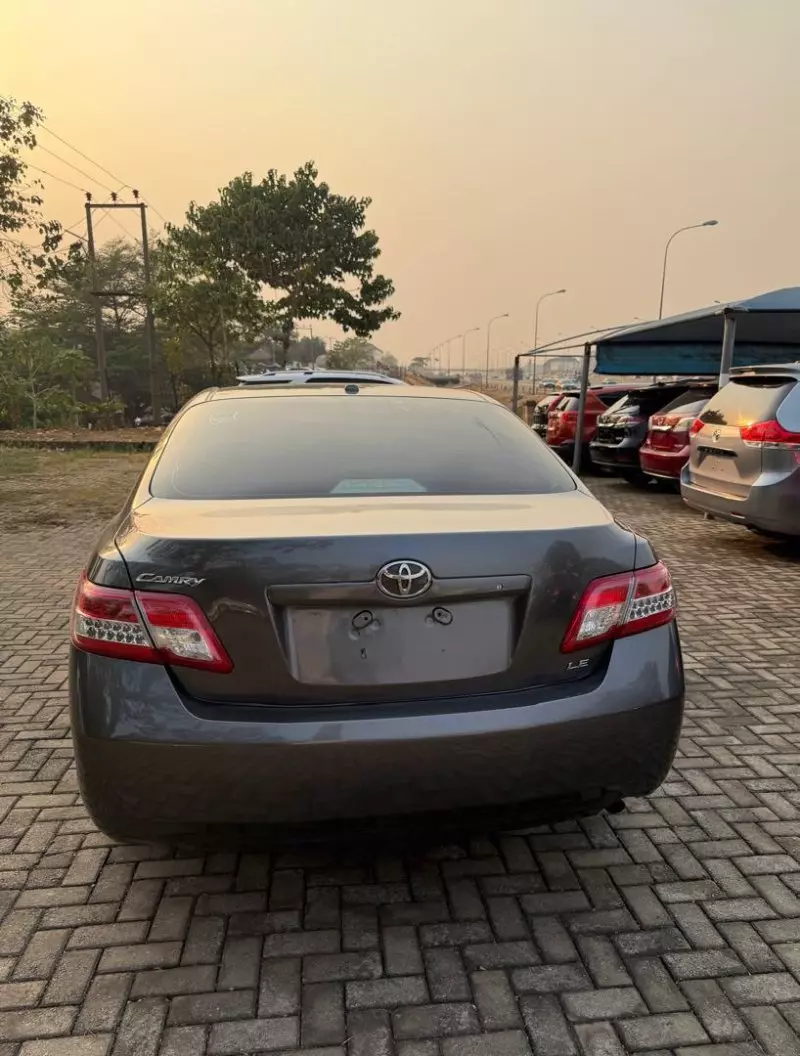 Toyota Camry   - 2011