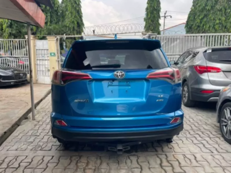 Toyota RAV4   - 2016
