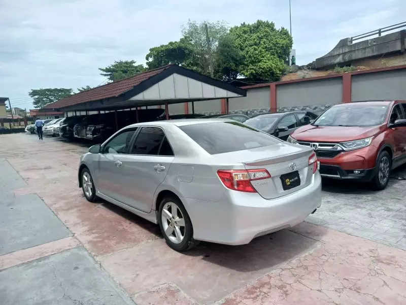 Toyota Camry   - 2013
