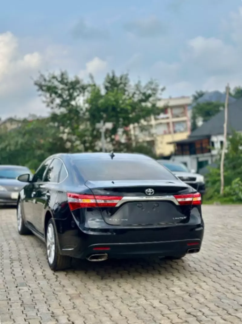 Toyota Avalon   - 2015