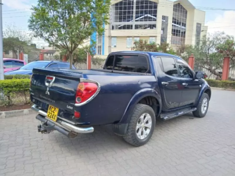 Mitsubishi L200   - 2014